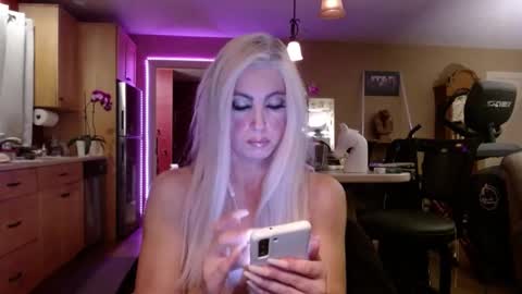 Snapshot of danikawhite69 chatting on 10.05.25 DanikaWhite69 online show from 10.05.25