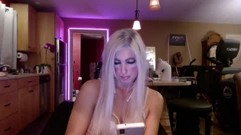Snapshot of danikawhite69 chatting on 10.09.25 DanikaWhite69 online show from 10.09.25