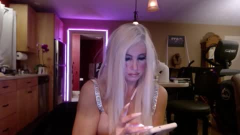 Snapshot of danikawhite69 chatting on 10.14.25 DanikaWhite69 online show from 10.14.25