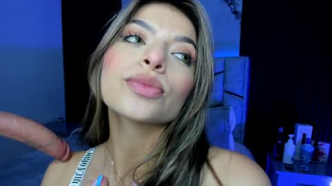 Snapshot of daniphoenixx chatting on 12.18.24 Dani Phonenix online show from 12.18.24