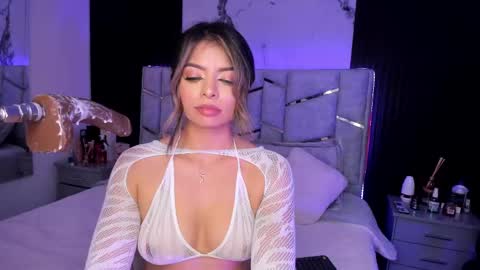 Snapshot of daniphoenixx chatting on 03.01.25 Dani Phonenix online show from 03.01.25