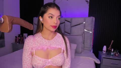 Snapshot of daniphoenixx chatting on 03.03.25 Dani Phonenix online show from 03.03.25