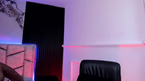 Snapshot of daniphoenixx chatting on 10.24.25 Dani Phonenix online show from 10.24.25