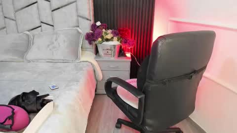 Dani Phonenix online show from 02.25.26