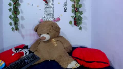 Snapshot of danisecret1 chatting on 05.05.26 Dani online show from 05.05.26