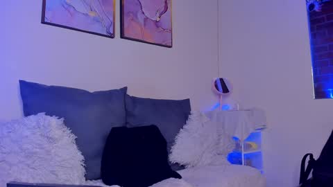 Danna Lovs online show from 01.21.25