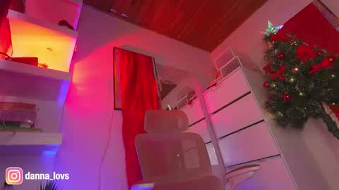 Danna Lovs online show from 11.20.25