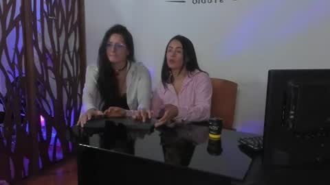 Danna Lovs online show from 06.27.26