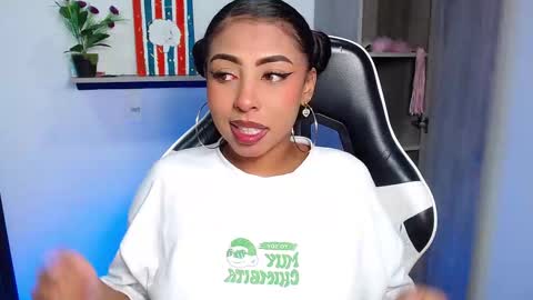 Snapshot of danna_schmidt23 chatting on 10.27.25 Danna online show from 10.27.25