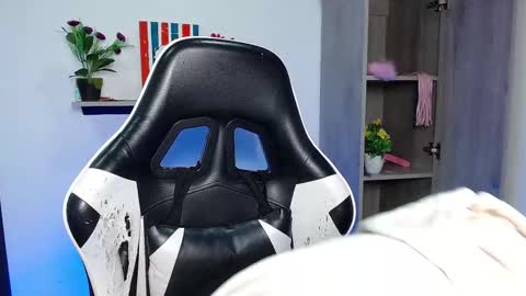 Snapshot of danna_schmidt23 chatting on 10.29.25 Danna online show from 10.29.25