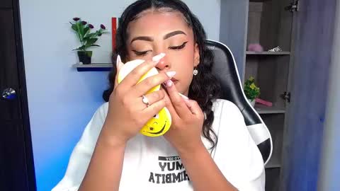 Snapshot of danna_schmidt23 chatting on 11.20.25 Danna online show from 11.20.25