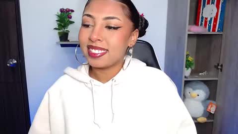 Snapshot of danna_schmidt23 chatting on 11.30.25 Danna online show from 11.30.25