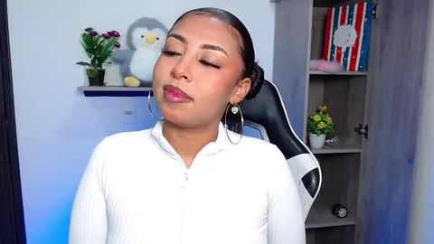 Snapshot of danna_schmidt23 chatting on 12.15.25 Danna online show from 12.15.25