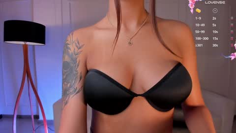 Danna Cruz  online show from 02.04.25