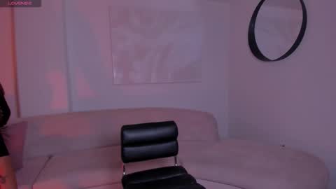 Danna Cruz  online show from 09.13.25