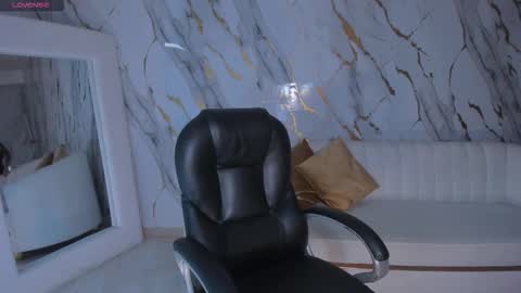 Danna Cruz  online show from 10.02.25