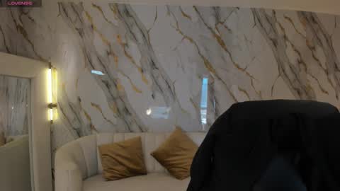 Danna Cruz  online show from 01.05.26