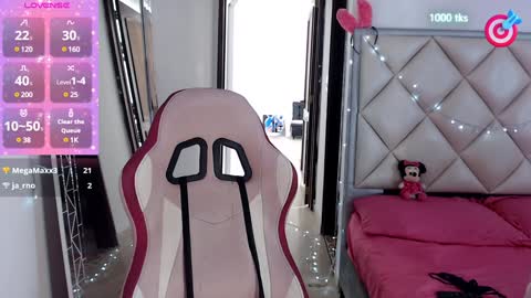 Snapshot of dannadoll69 chatting on 01.25.25 Dannamunoz130 online show from 01.25.25