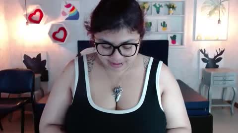 Snapshot of dannagarza chatting on 02.12.26 Danna Garza online show from 02.12.26