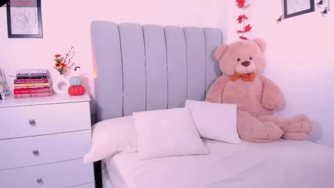 Snapshot of dannahyde chatting on 10.30.25 Insta DannaBlueX online show from 10.30.25