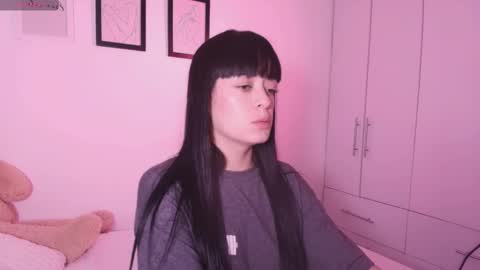 Snapshot of dannahyde chatting on 11.24.25 Insta DannaBlueX online show from 11.24.25