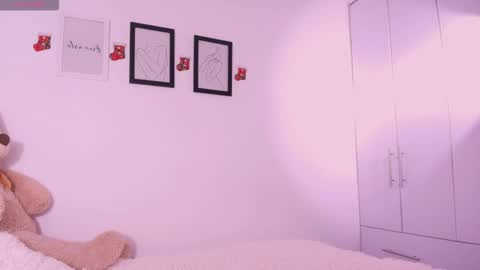 Snapshot of dannahyde chatting on 11.27.25 Insta DannaBlueX online show from 11.27.25