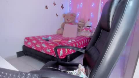 Danna Sofia jeins online show from 01.08.26