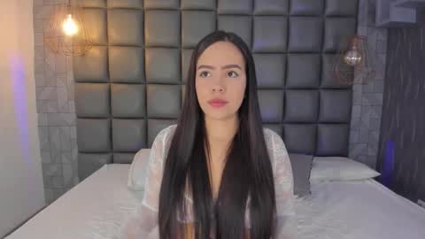 Snapshot of dannavelvet chatting on 10.22.25 Danna online show from 10.22.25