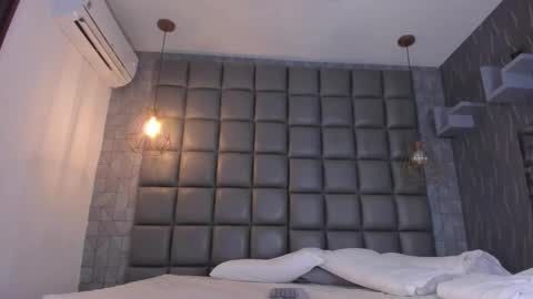 Snapshot of dannavelvet chatting on 10.30.25 Danna online show from 10.30.25