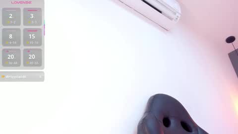 Snapshot of dannavelvet chatting on 11.10.25 Danna online show from 11.10.25