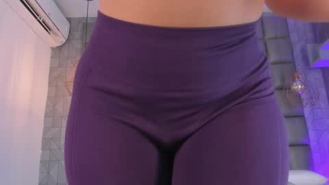 Snapshot of dannavelvet chatting on 11.25.25 Danna online show from 11.25.25