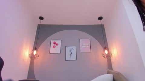 Snapshot of dannavelvet chatting on 11.30.25 Danna online show from 11.30.25