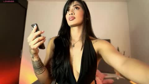 Danna Wells online show from 11.21.25