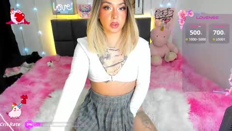 dannia_13 online show from 11.19.25