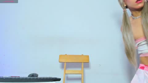 Snapshot of danniigrovers chatting on 01.22.25 Danni Sebastian online show from 01.22.25