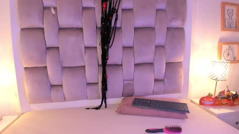 Snapshot of dannika07 chatting on 10.30.25 Dannika online show from 10.30.25