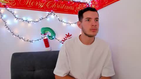 Snapshot of danny_and_lara chatting on 11.13.25 danny_and_lara online show from 11.13.25