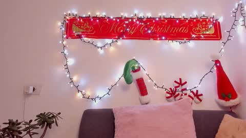 Snapshot of danny_and_lara chatting on 11.14.25 danny_and_lara online show from 11.14.25