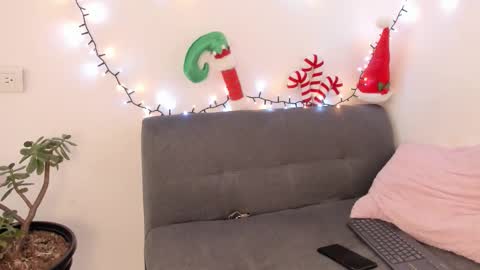 Snapshot of danny_and_lara chatting on 11.15.25 danny_and_lara online show from 11.15.25