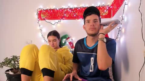 Snapshot of danny_and_lara chatting on 11.20.25 danny_and_lara online show from 11.20.25