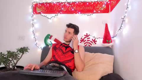 Snapshot of danny_and_lara chatting on 11.21.25 danny_and_lara online show from 11.21.25