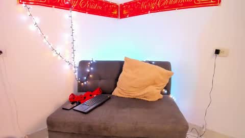 Snapshot of danny_and_lara chatting on 12.04.25 danny_and_lara online show from 12.04.25