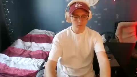 Snapshot of dannyivanny chatting on 12.17.25 Daniel online show from 12.17.25