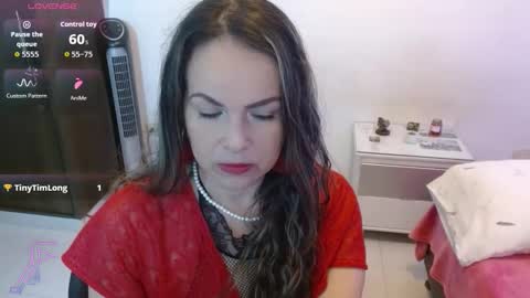 Snapshot of dannyxxxmom chatting on 11.08.25 Danny online show from 11.08.25