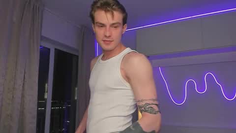 Snapshot of dante_ray chatting on 11.09.25 Dante and Ray online show from 11.09.25