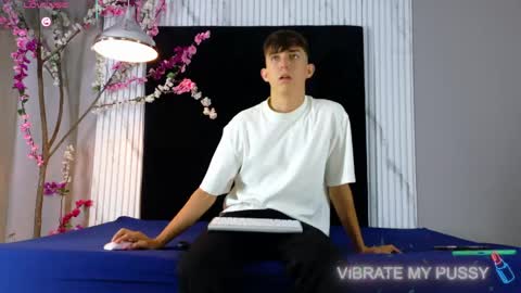 Snapshot of danteandviolete_cr chatting on 05.03.26 DANTEVIOLETE online show from 05.03.26
