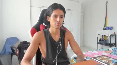 Snapshot of dantedecentralized chatting on 11.12.25 X Dante7373574 online show from 11.12.25