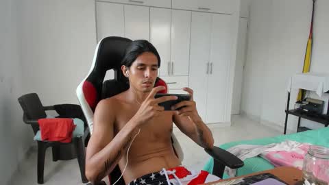 Snapshot of dantedecentralized chatting on 11.25.25 X Dante7373574 online show from 11.25.25