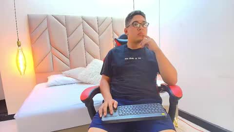 Snapshot of dantepresscot chatting on 11.16.25 Dante online show from 11.16.25