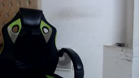 Snapshot of dantex_ chatting on 11.19.25 dantex_ online show from 11.19.25